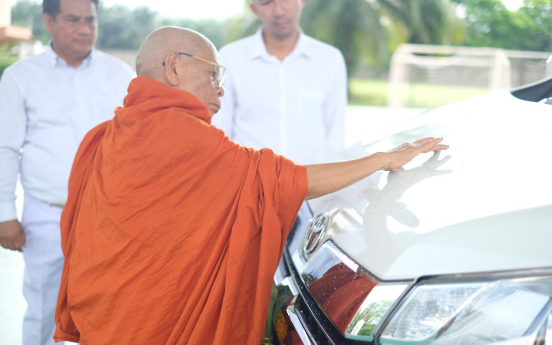 วิทยาลัยเทคนิคกาญจนดิษฐ์ ได้รับความเมตตาจาก พระครูโกวิทนวการ (ประภาส โกวิโท) ที่ปรึกษาเจ้าคณะจังหวัดสุราษฎร์ธานี เจ้าอาวาสวัดพุนพินใต้ จ.สุราษฎร์ธานี ในการทำพิธีต้อนรับรถโดยสาร จำนวน 12 ที่นั่งคันใหม่ของวิทยาลัยเทคนิคกาญจนดิษฐ์ เพื่อเพิ่มสิริมงคล และไหว้วอนสิ่งศักดิ์สิทธิ์ให้มาดูแลรักษาทั้งรถและคณะผู้บริหาร คณะครู และบุคลากรทางการศึกษา วิทยาลัยเทคนิคกาญจนดิษฐ์ทุกท่าน