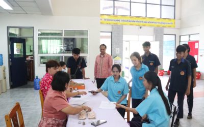 ทางวิทยาลัยเทคนิคกาญจนดิษฐ์ ให้นักเรียนระดับชั้น ปวช.2 ปวช.3 มารับเงินค่าเครื่องแบบนักเรียน และค่าอุปกรณ์การเรียน รวมทั้งหมด 1,210 บาท