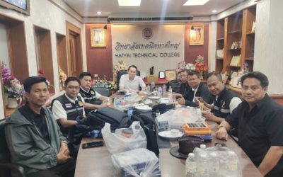 รายงานตรงจากหาดใหญ่ ดร.สุธี ไทยเกิด ผู้อำนวยการวิทยาลัยเทคนิคกาญจนดิษฐ์ นำทีมเปิดโรงครัว จัดทำอาหารกล่องเพื่อแจกให้ผู้ประสบภัยน้ำท่วม จังหวัดสงขลา