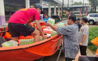 ขณะนี้เรือท้องแบนลำที่ทางวิทยาลัยเทคนิคกาญจนดิษฐ์ได้รับความอนุเคราะห์จาก นายชูชัย อุดมศรีโยธิน นายกเทศมนตรีตำบลช้างซ้าย ทต.ช้างซ้าย อ.กาญจนดิษฐ์ จ.สุราษฎร์ธานี เพื่อใช้ในการให้ความช่วยเหลือประชาชนผู้ประสบอุทกภัยในพื้นที่จังหวัดสงขลา ได้เริ่มลงพื้นที่ที่ประสบอุทกภัยเป็นที่เรียบร้อย