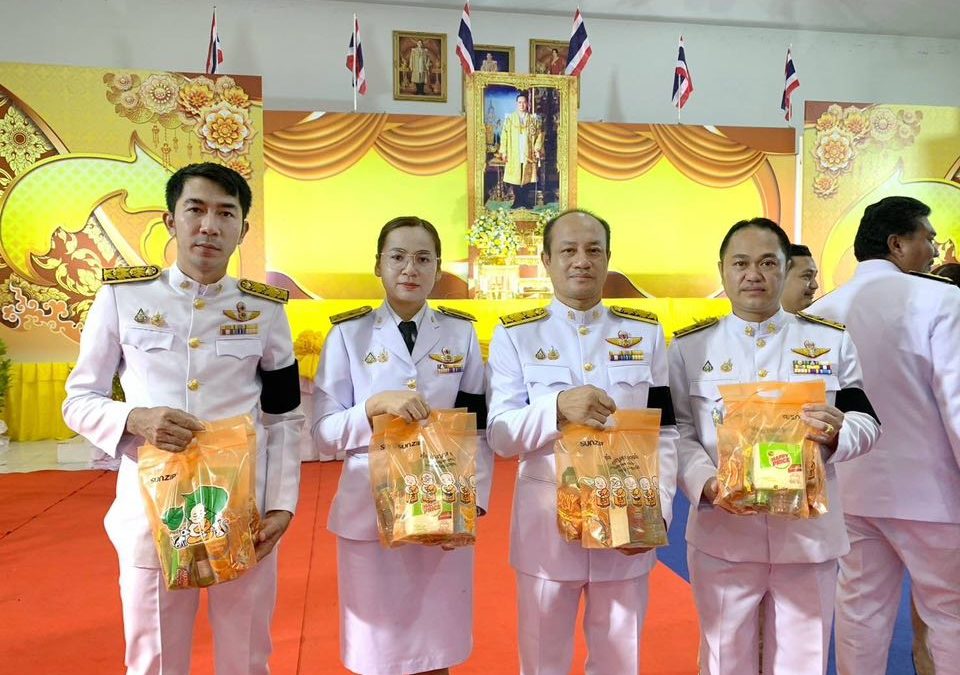 ว่าที่ร้อยตรีอนุการ แก่นสา รองผู้อำนวยการวิทยาลัยเทคนิคกาญจนดิษฐ์ พร้อมคณะครู และบุคลากรทางการศึกษา เข้าร่วมกิจกรรมเนื่องในวันคล้ายวันพระบรมราชสมภพ พระบาทสมเด็จพระบรมชนกาธิเบศร มหาภูมิพล อดุลยเดชมหาราช บรมนาถบพิตร วันชาติ และวันพ่อแห่งชาติ