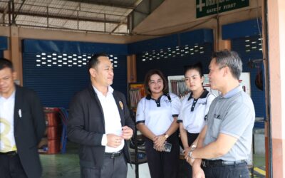 ว่าที่ร้อยตรีอนุการ แก่นสา รองผู้อำนวยการวิทยาลัยเทคนิคกาญจนดิษฐ์ นำคณะครู และบุคลากรทางการศึกษา วิทยาลัยเทคนิคกาญจนดิษฐ์ เดินทางไปศึกษาดูงาน เรื่องการดำเนินงานศูนย์ Fix it Center เพื่อศึกษาแนวทางการบริหารจัดการ การให้บริการแก่ชุมชน