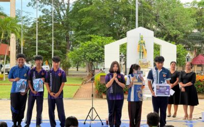 วิทยาลัยเทคนิคกาญจนดิษฐ์ จัดกิจกรรม การแสดงวิสัยทัศน์และการหาเสียงของผู้สมัครรับเลือกตั้งนายกองค์การนักวิชาชีพในอนาคตแห่งประเทศไทย (อวท.) ระดับสถานศึกษา ประจำปีการศึกษา 2569 ภายในกิจกรรมหน้าเสาธง โดยผู้สมัครทุกหมายเลขได้ร่วมแนะนำตัว พร้อมนำเสนอวิสัยทัศน์ นโยบาย และแนวทางการพัฒนาองค์การนักวิชาชีพฯ ต่อคณะผู้บริหาร ครู บุคลากร และนักเรียน นักศึกษา