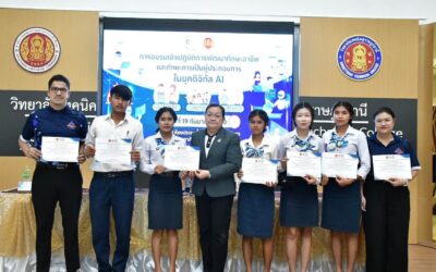 นายภูริณัฐ บัลลังก์ และนางสาวพิมพ์มาดา สีแก้วเขียว ครูแผนกวิชาการโรงแรม วิทยาลัยเทคนิคกาญจนดิษฐ์ นำนักเรียนระดับ ปวช.2 แผนกวิชาการโรงแรม เข้าร่วมการอบรมเชิงปฏิบัติการพัฒนาทักษะอาชีพและทักษะการเป็นผู้ประกอบการในยุคดิจิทัล (AI) สำหรับผู้เรียน ประชาชน และผู้ว่างงาน ภายใต้ศูนย์ CEC เพื่อเสริมสร้างความรู้ ทักษะ และแนวคิดการเป็นผู้ประกอบการให้สามารถนำเทคโนโลยีดิจิทัลและ AI มาประยุกต์ใช้ในการประกอบอาชีพได้อย่างเหมาะสม